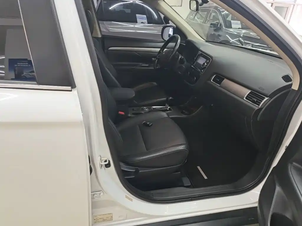 Mitsubishi Outlander (Import) — миниатюра 25