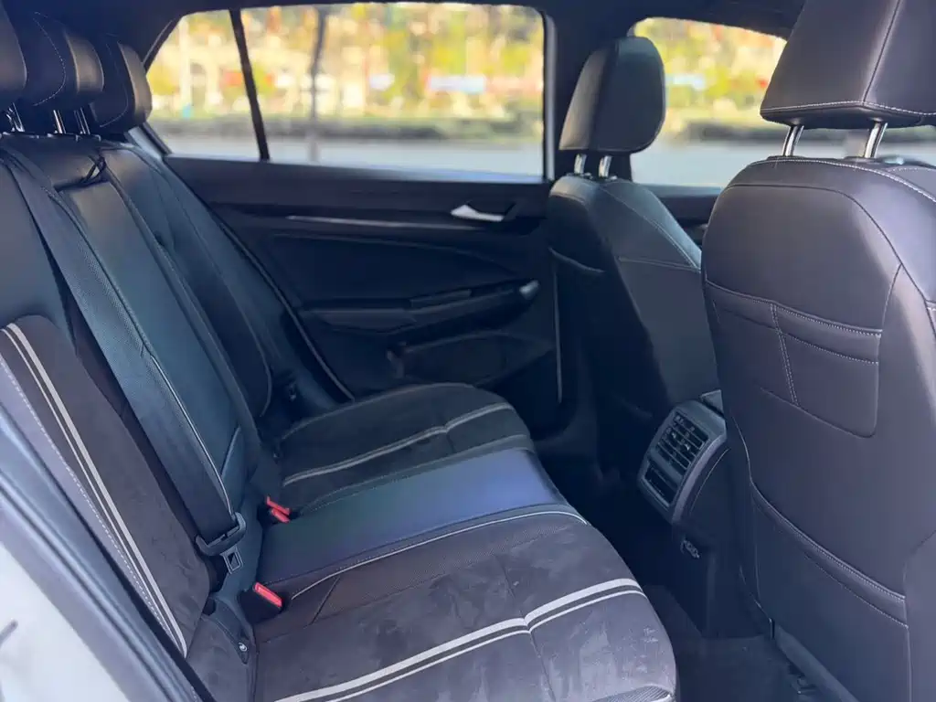 Volkswagen Golf — миниатюра 12