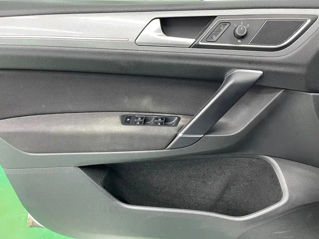 Volkswagen Golf Sportsvan — миниатюра 19