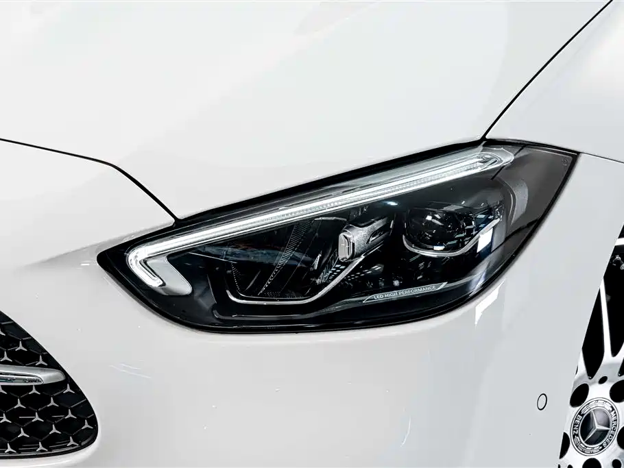 Mercedes-Benz C-Class — миниатюра 4