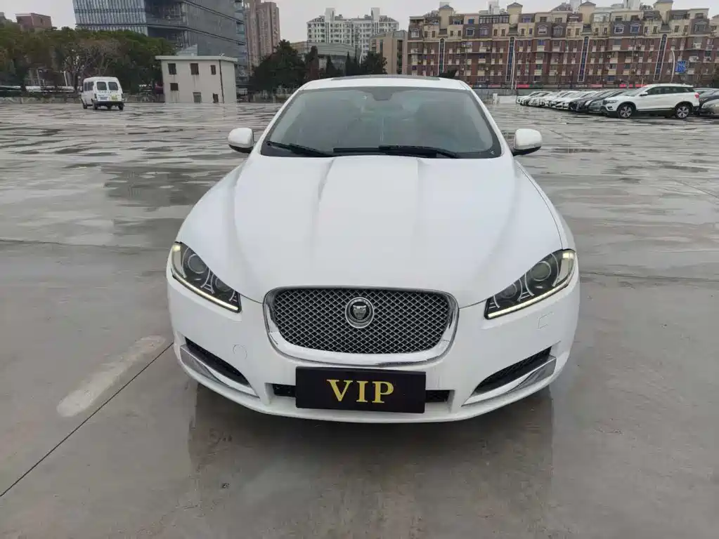 Jaguar XF 2012