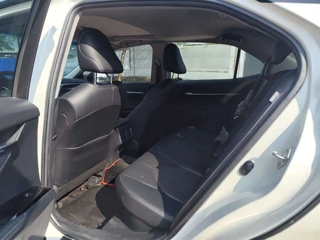 Toyota Camry — миниатюра 5