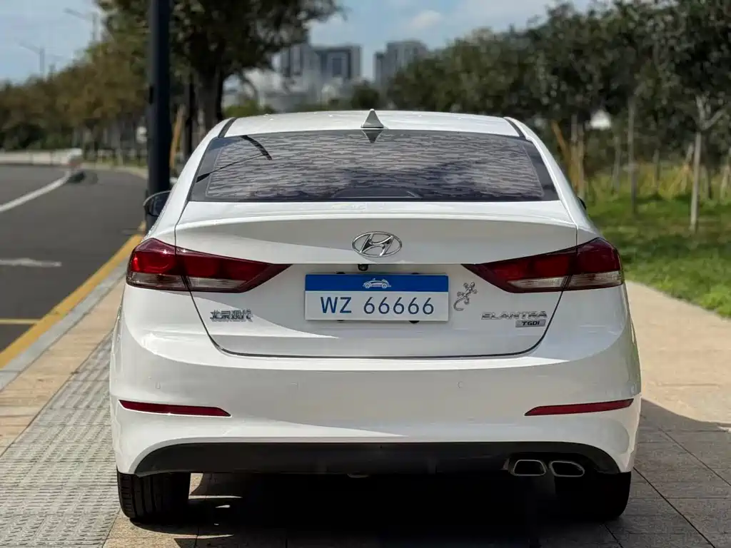 Hyundai Elantra — миниатюра 12