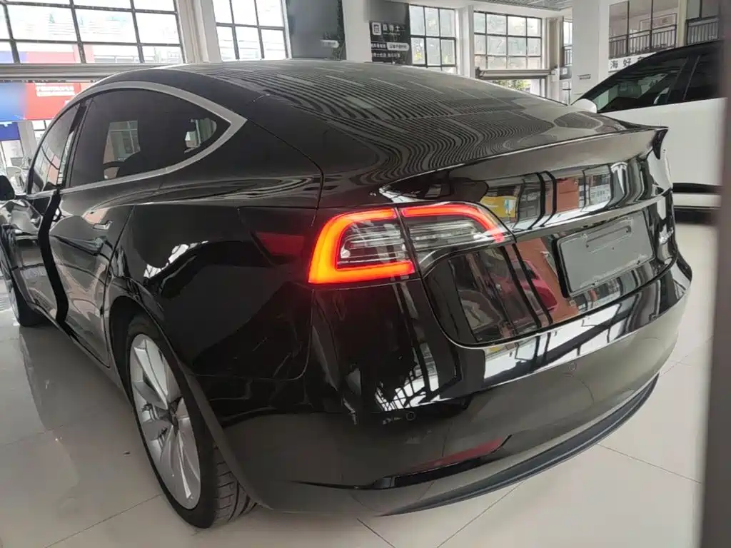 Tesla Model 3 — миниатюра 5
