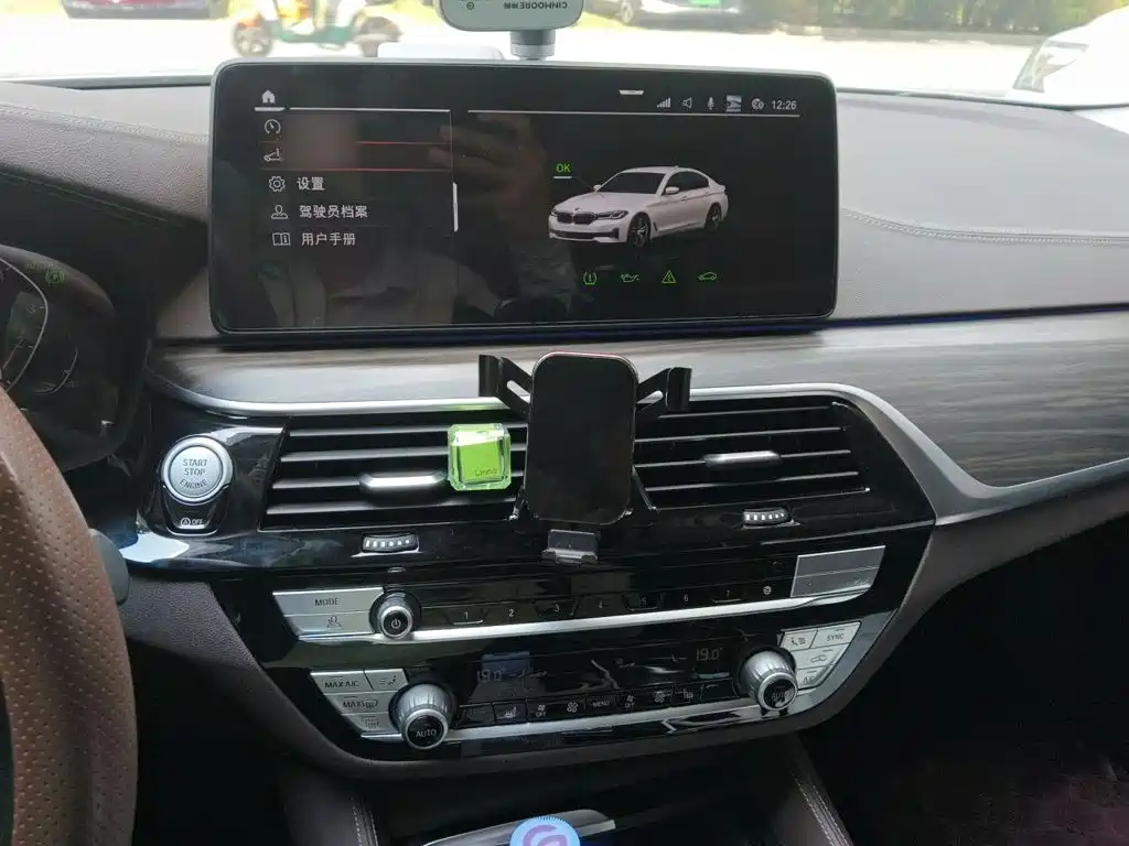 BMW 5 Series — миниатюра 6