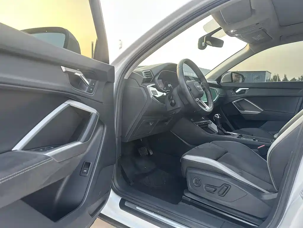 Audi Q3 2022 35 TFSI
