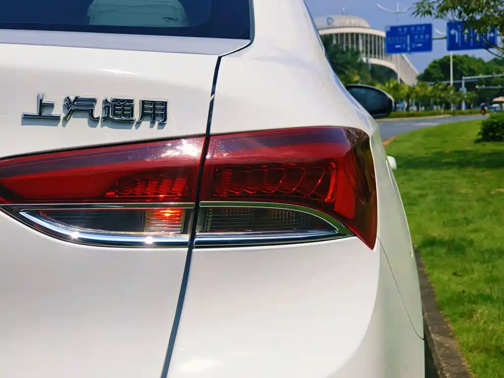 Buick Excelle — миниатюра 6