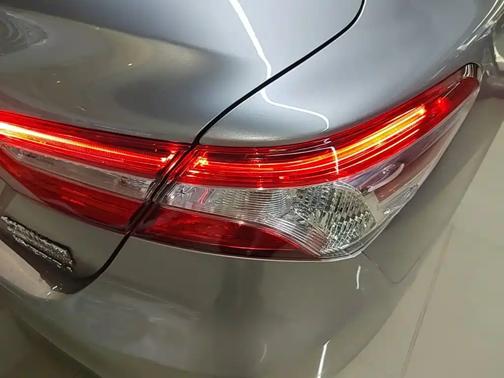 Toyota Camry — миниатюра 8