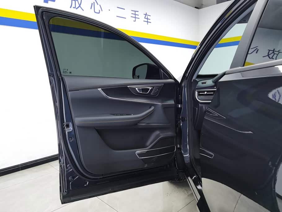 CHERY Tiggo 8 1.5 л 2025 г. Серебристо-серый, пробег 21500 км