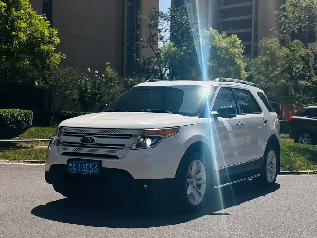 Ford Explorer (Import) — миниатюра 3