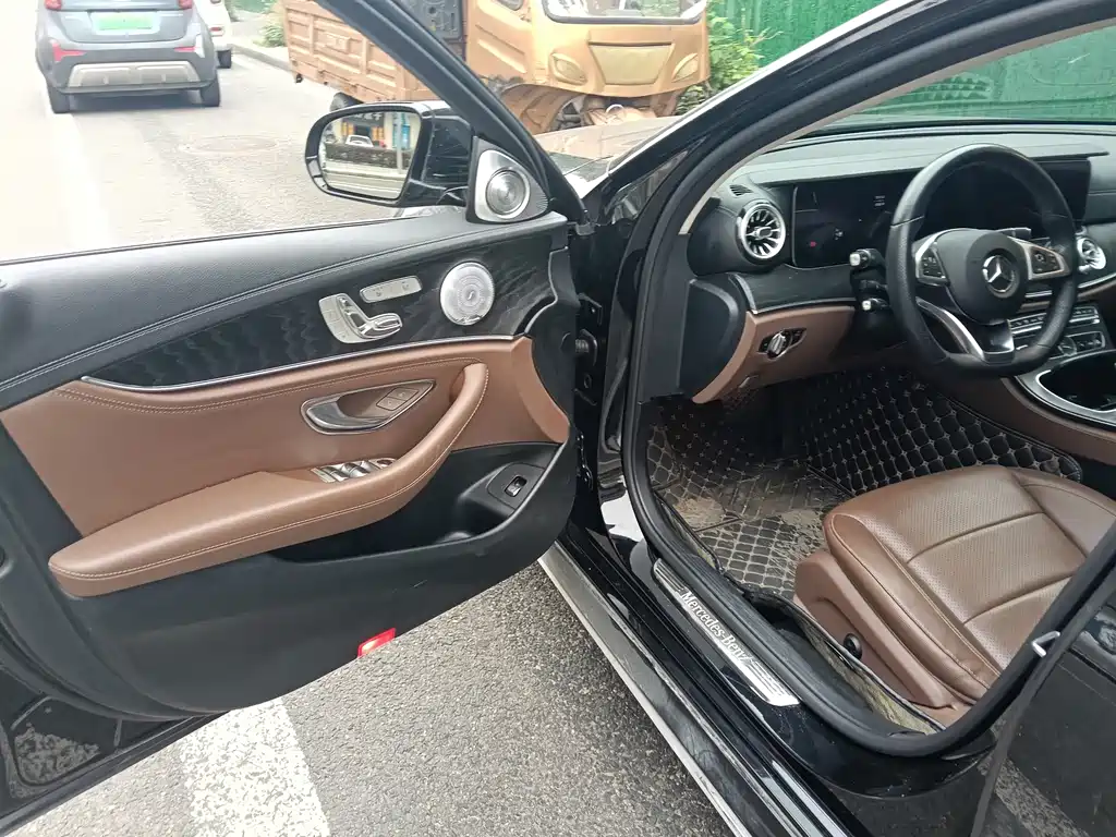 Mercedes-Benz E-Class — миниатюра 6