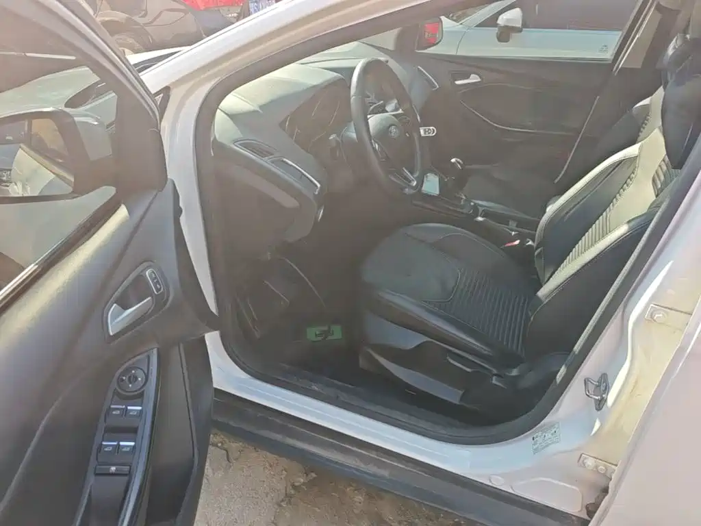 Ford Focus — миниатюра 16