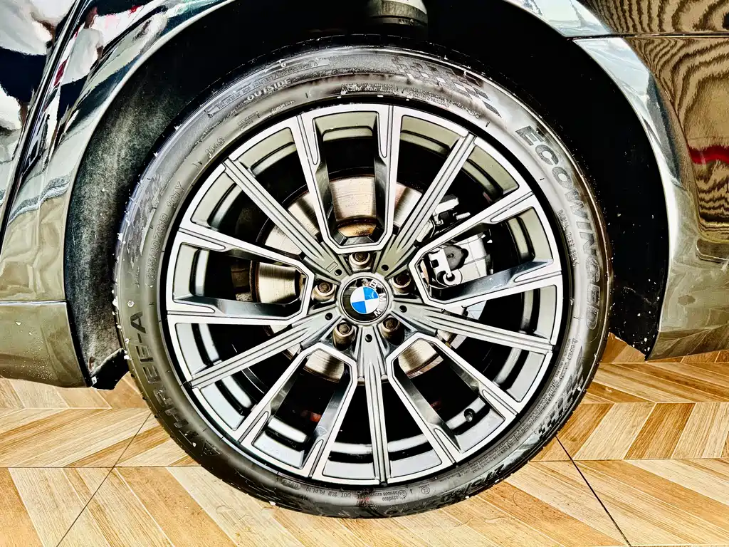 BMW 7 Series — миниатюра 7