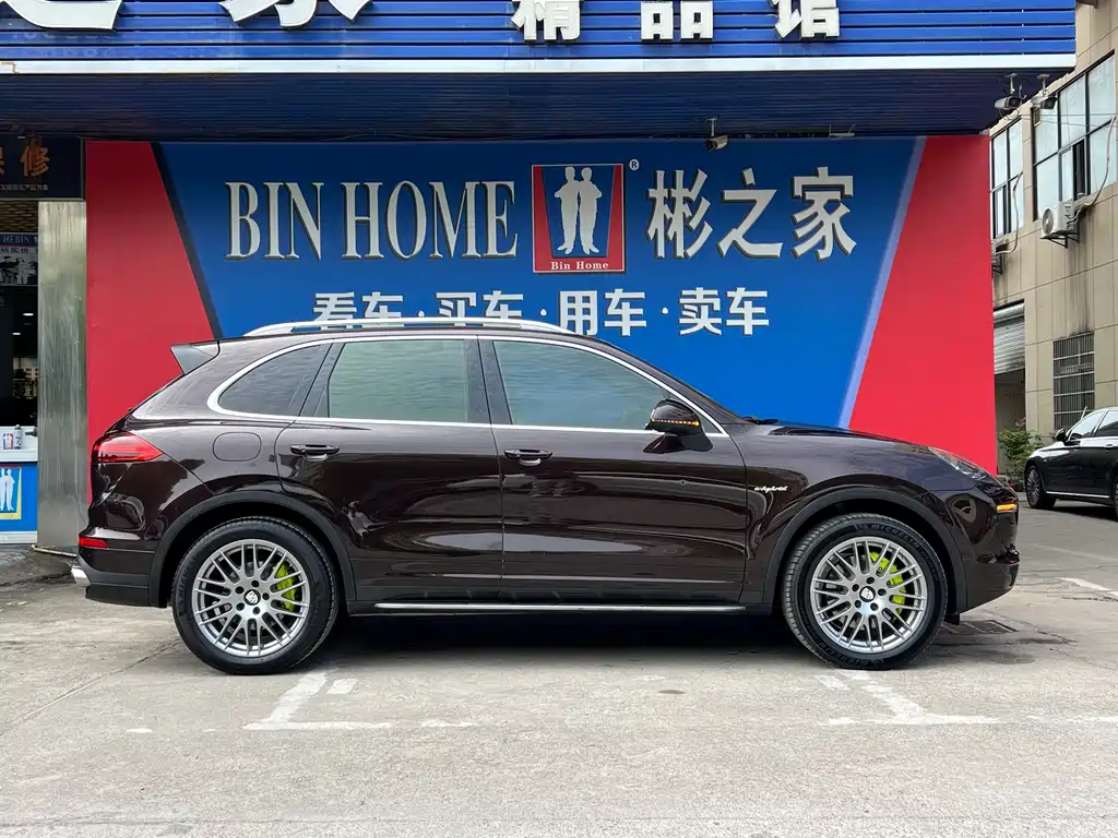 Porsche Cayenne Hybrid — миниатюра 13