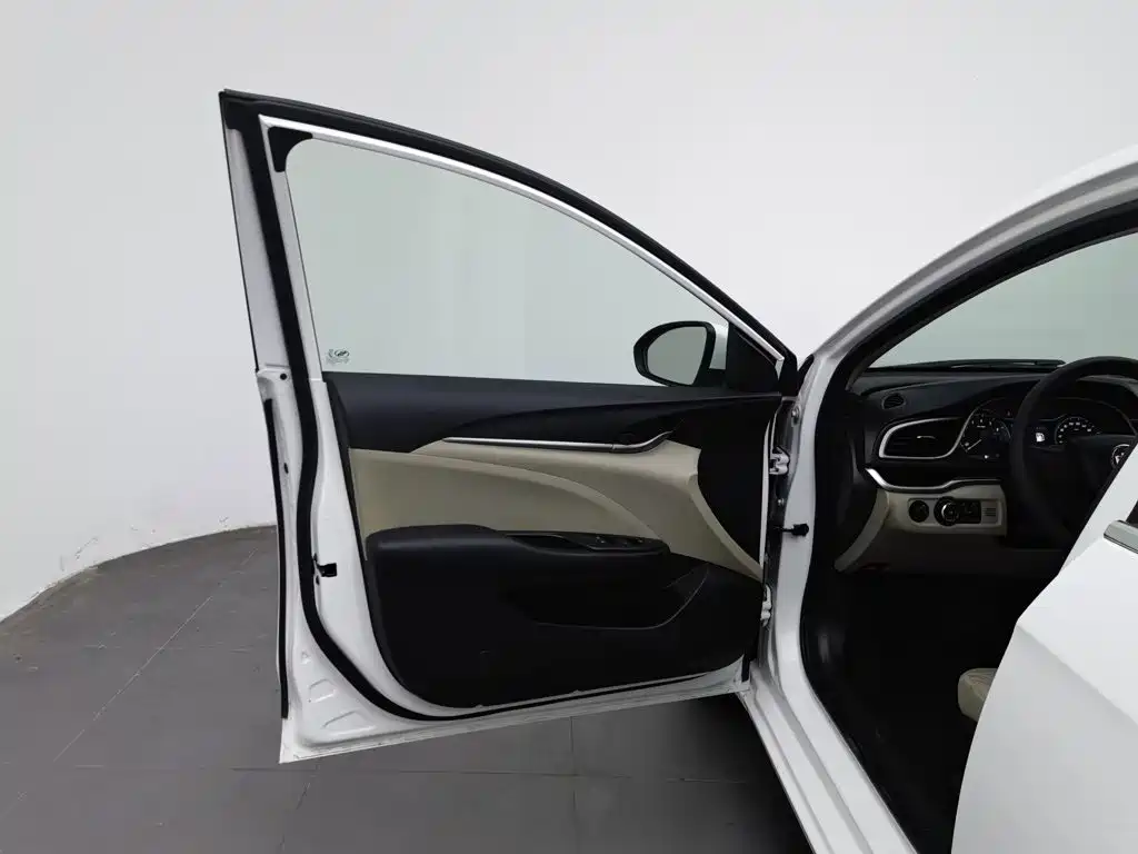Buick Excelle — миниатюра 8
