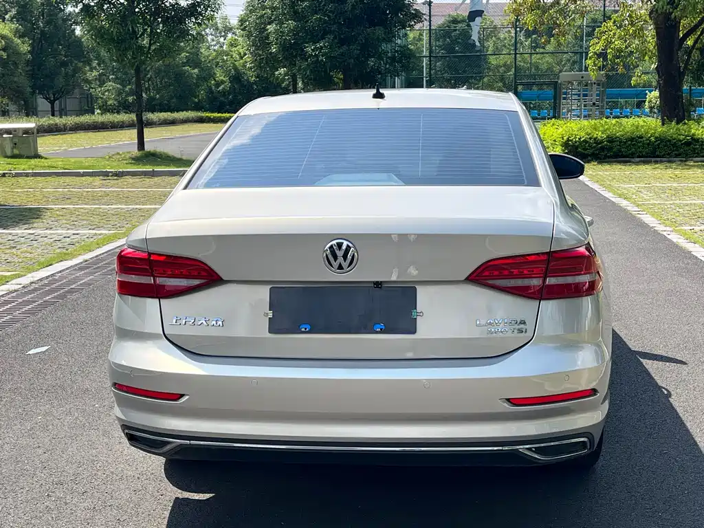 Volkswagen Lavida — миниатюра 6
