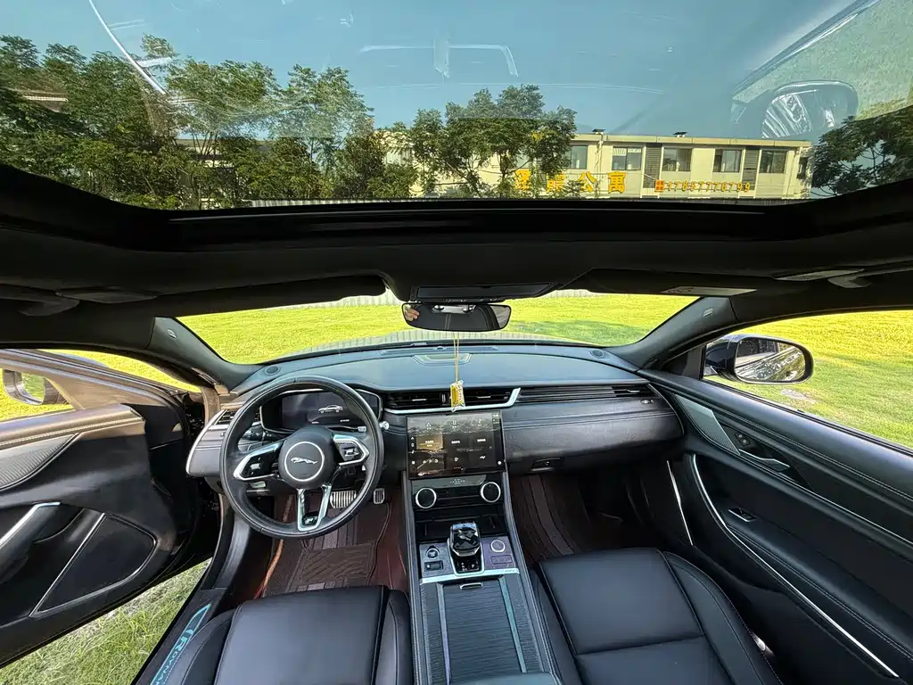 Jaguar XFL — миниатюра 9