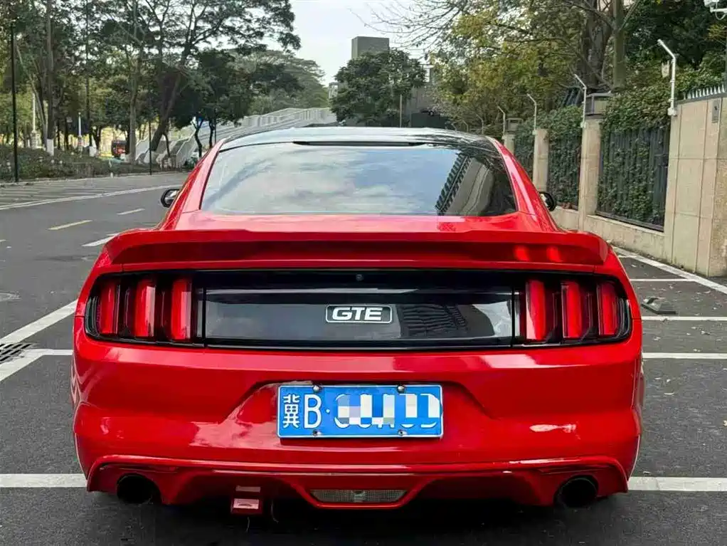 FORD MUSTANG