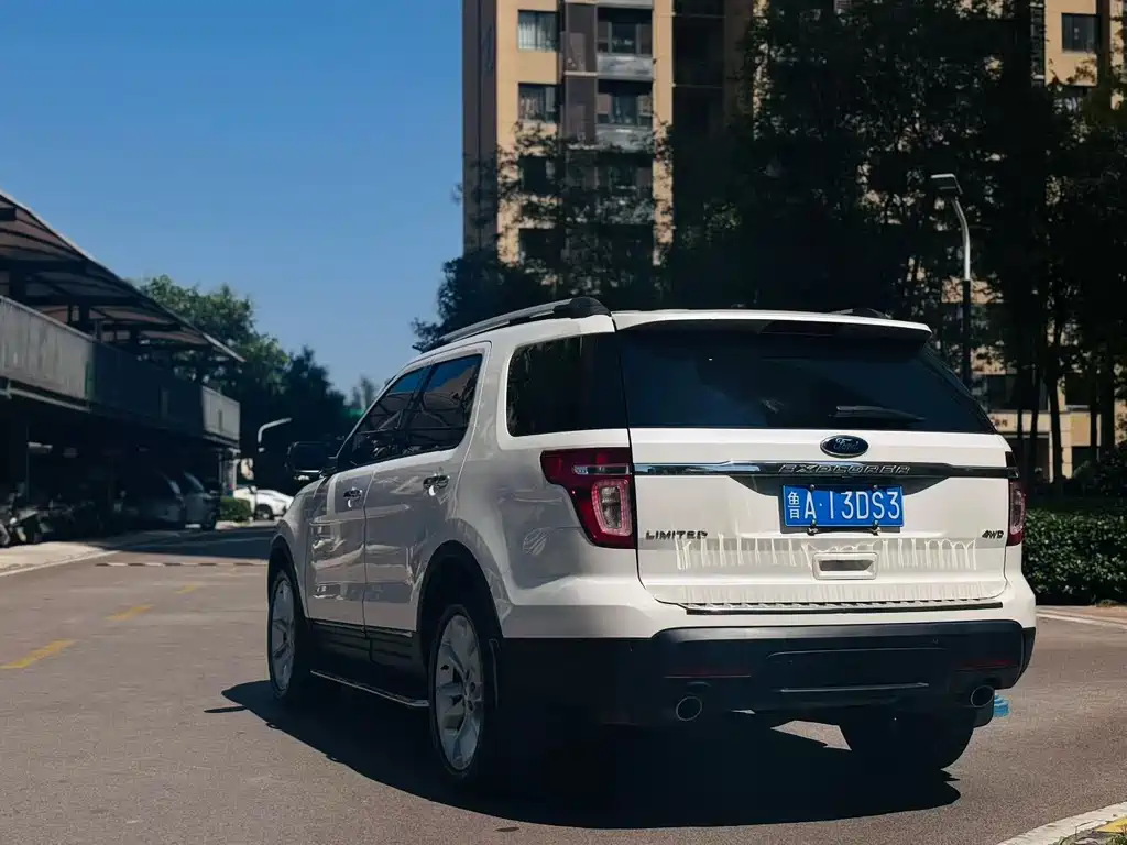 Ford Explorer (Import) — миниатюра 5