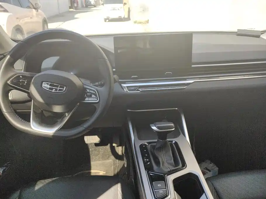 Geely Emgrand — миниатюра 12