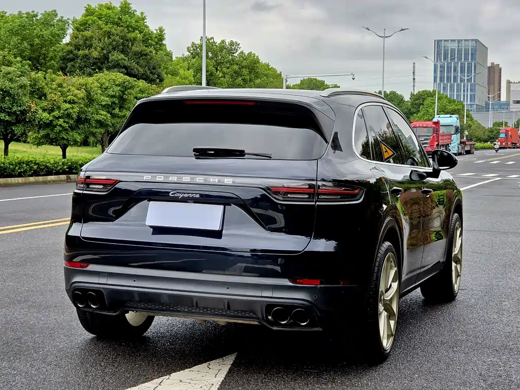 Porsche Cayenne — миниатюра 11