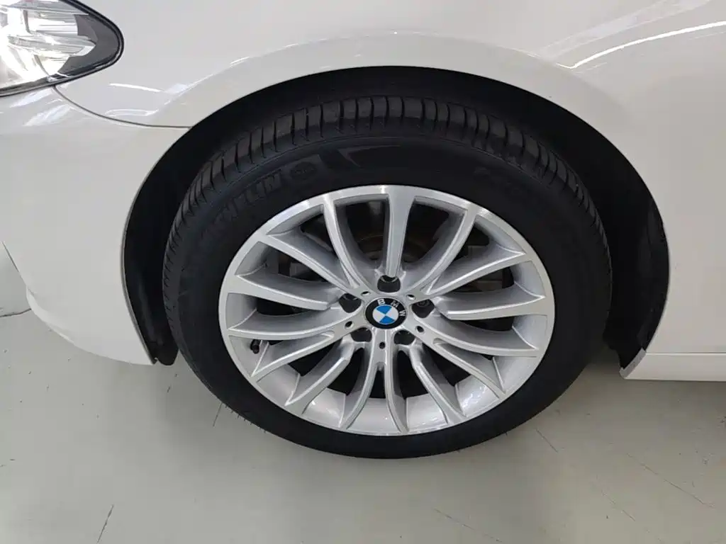 BMW 5 Series — миниатюра 23