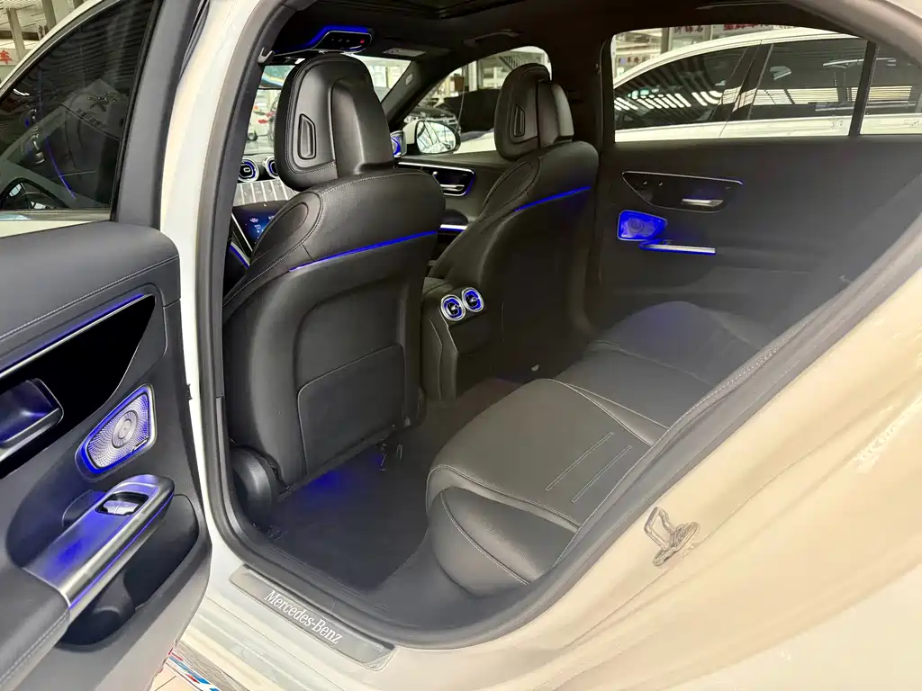 Mercedes-Benz C-Class — миниатюра 6