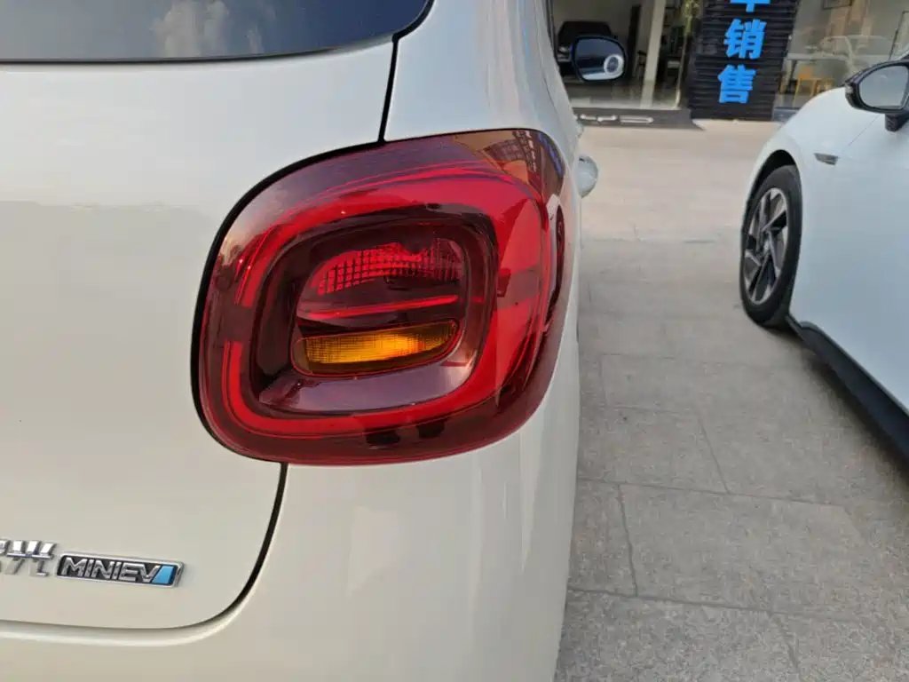 Wuling MINIEV — миниатюра 8