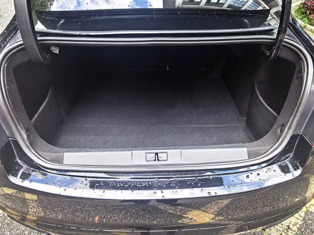 Peugeot 408 — миниатюра 23