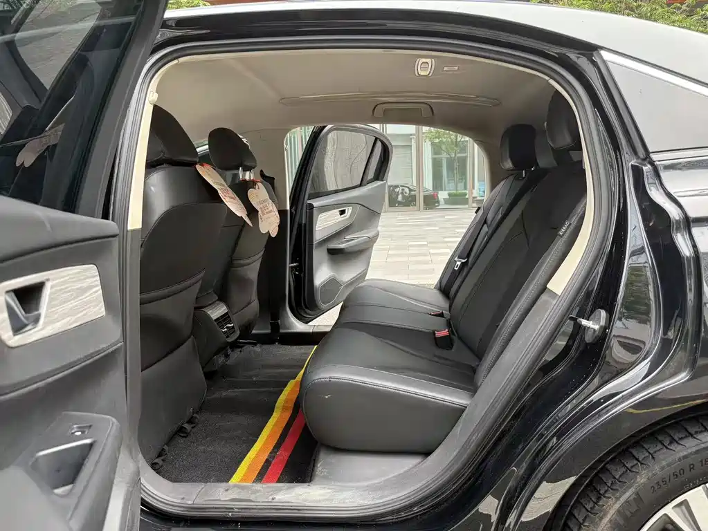 Hongqi Hongqi E-QM5 — миниатюра 5