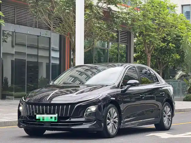 Hongqi E-QM5