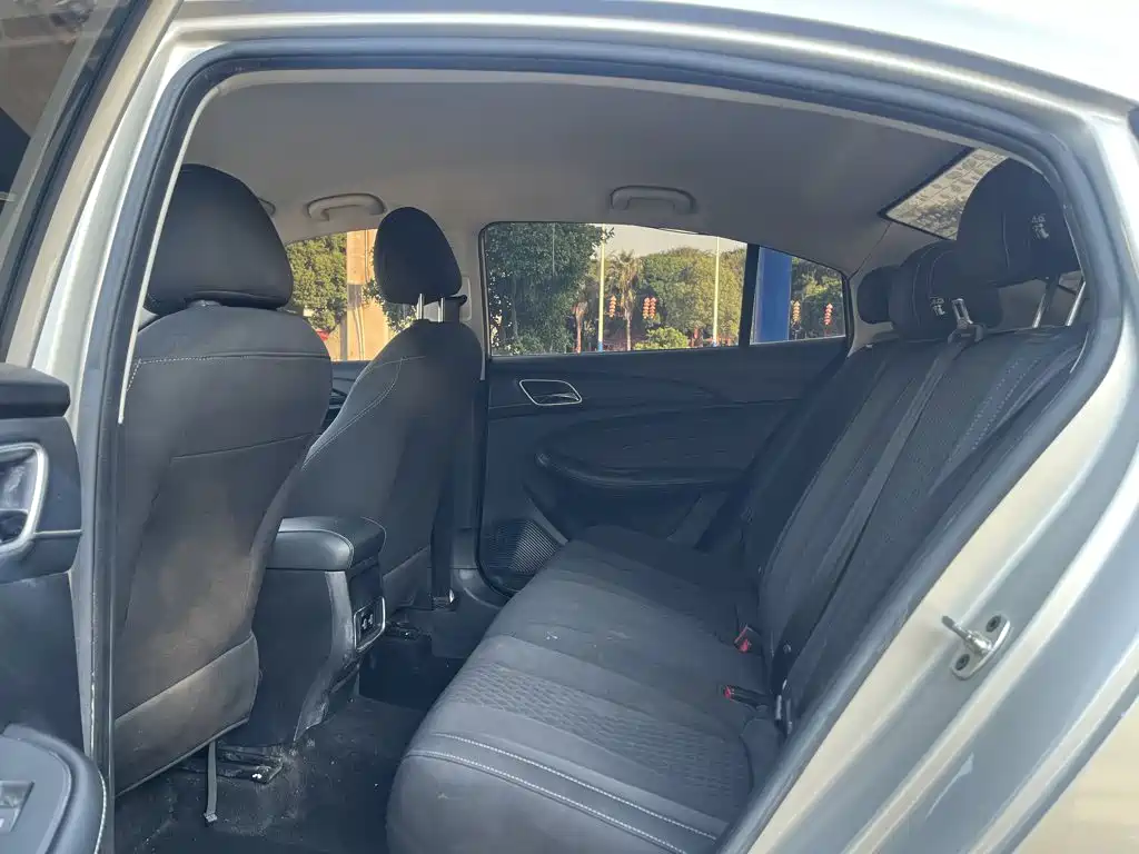 Roewe i5 — миниатюра 17