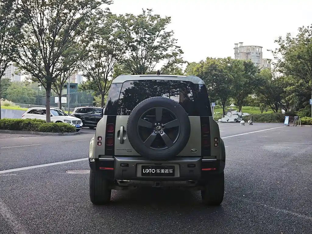 Land Rover Defender — миниатюра 9