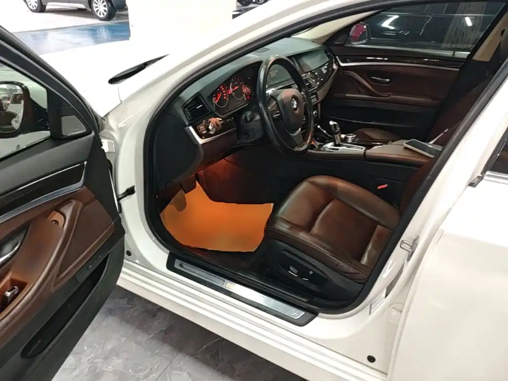 BMW 5 Series — миниатюра 16