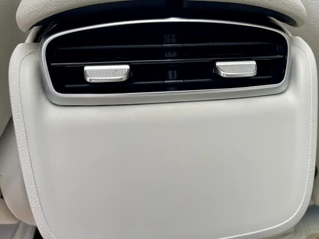 Mercedes-Benz EQE SUV — миниатюра 18