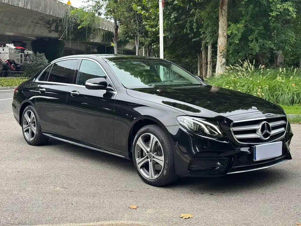 Mercedes-Benz E-Class — миниатюра 3