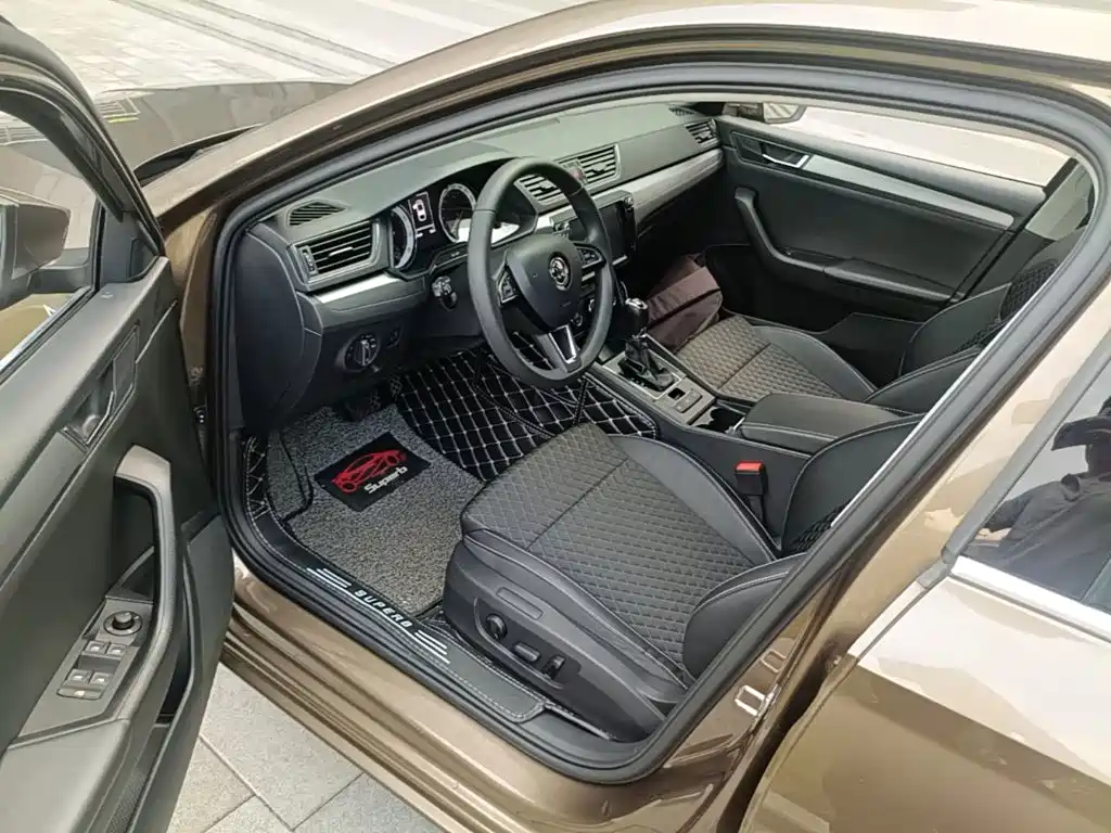 Skoda Superb — миниатюра 16