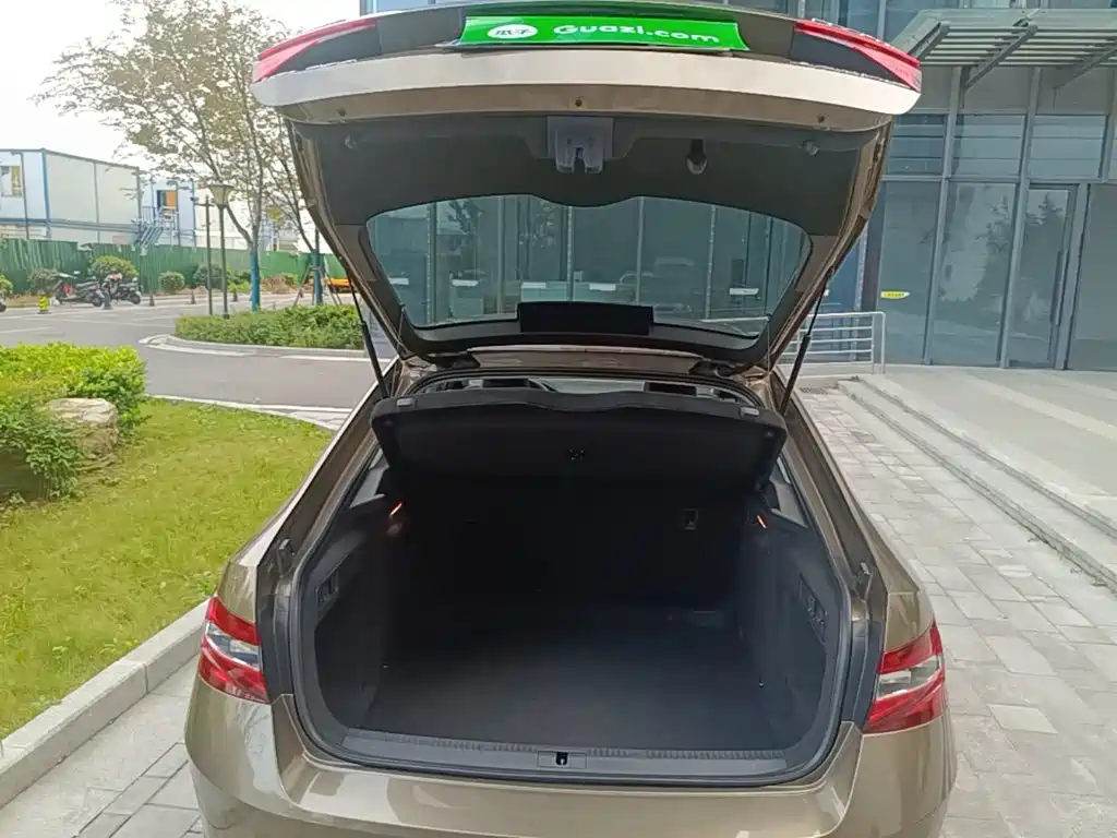 Skoda Superb — миниатюра 19