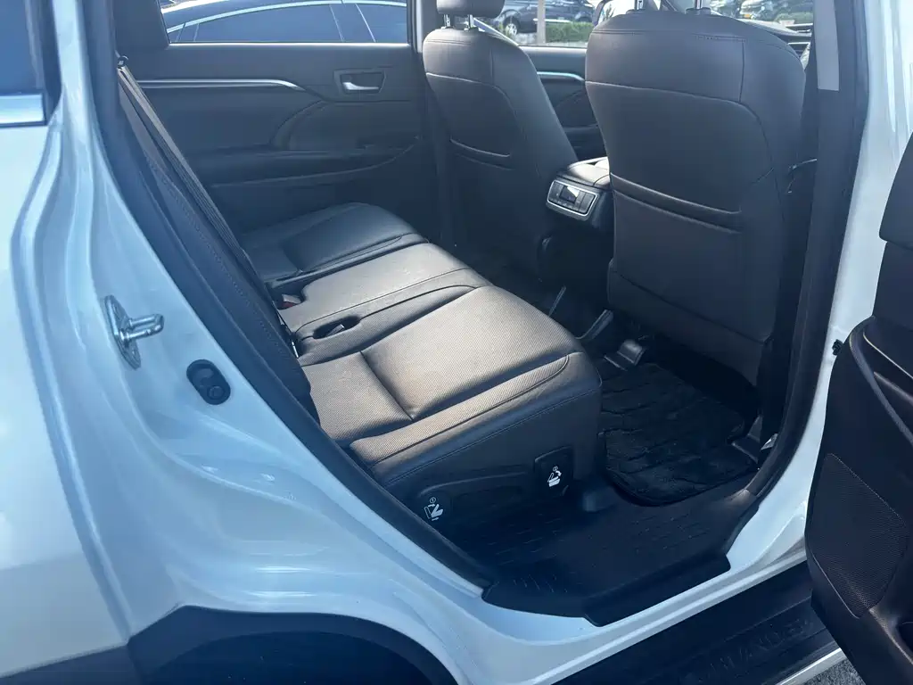 Toyota Highlander — миниатюра 18