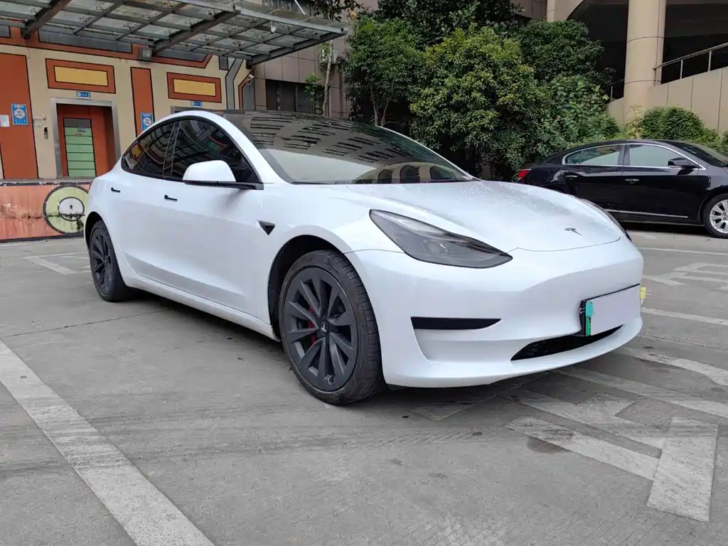 Tesla Model 3 — миниатюра 3