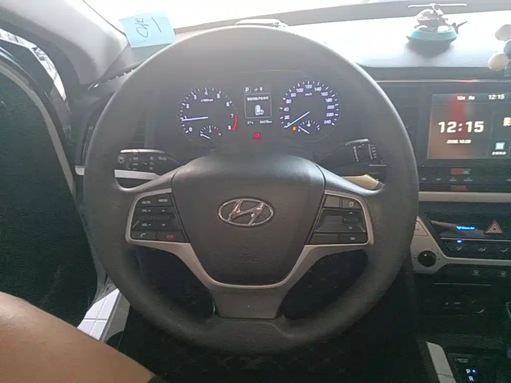 Hyundai Elantra — миниатюра 11