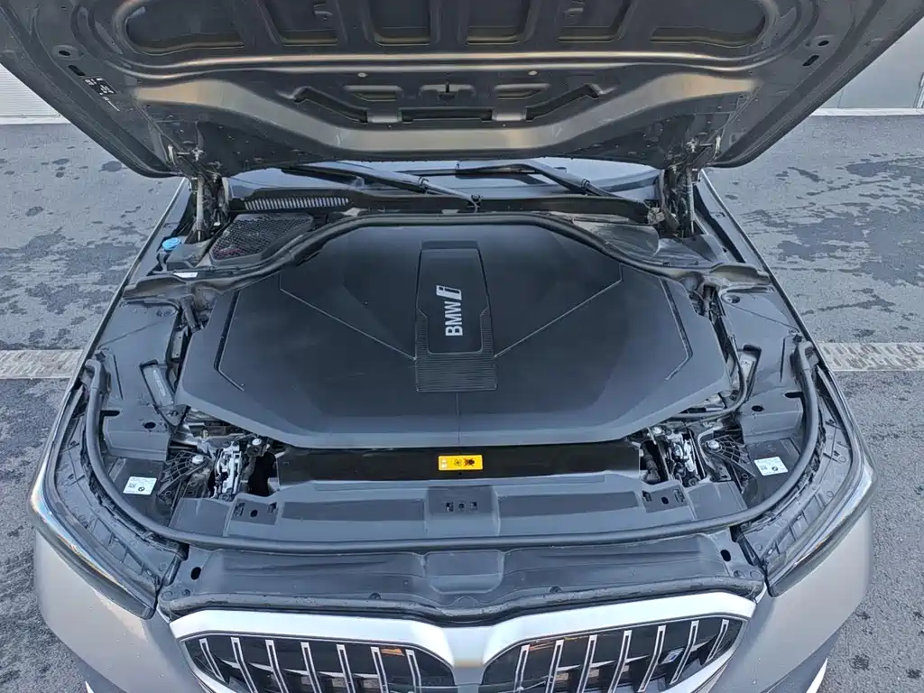 BMW i5 — миниатюра 6