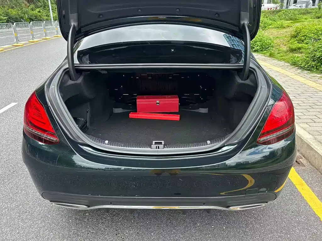 Mercedes-Benz C-Class — миниатюра 14