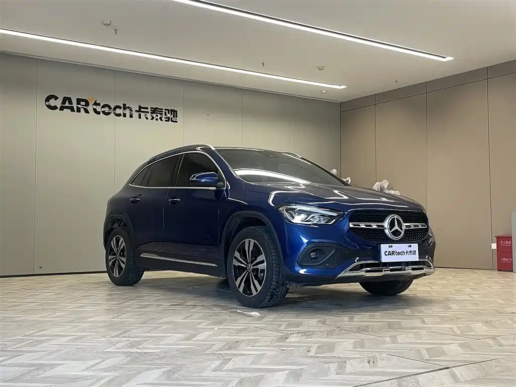 MERCEDES-BENZ GLA