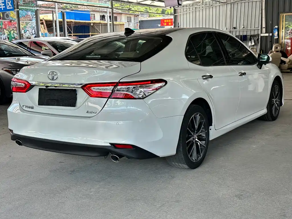 Toyota Camry — миниатюра 11