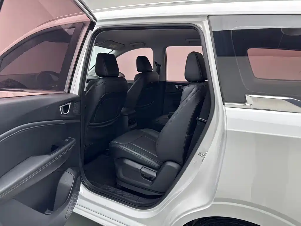 Wuling Jiachen — миниатюра 6