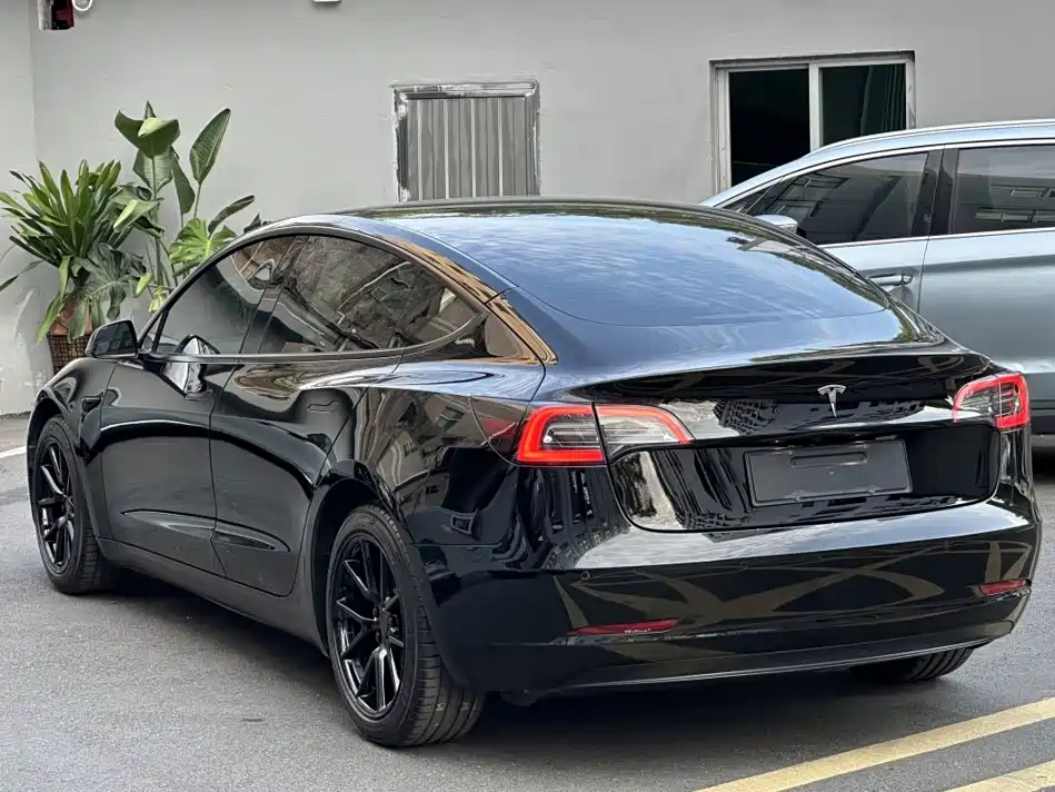 Tesla Model 3 — миниатюра 9