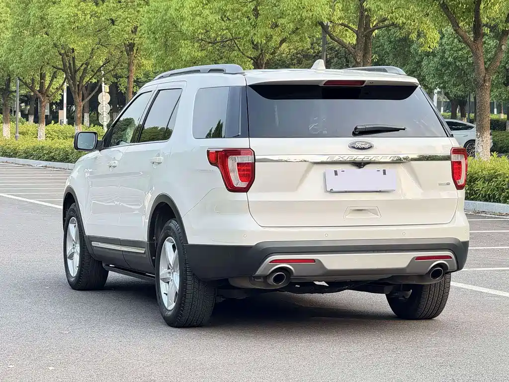 Ford Explorer (Import) — миниатюра 4