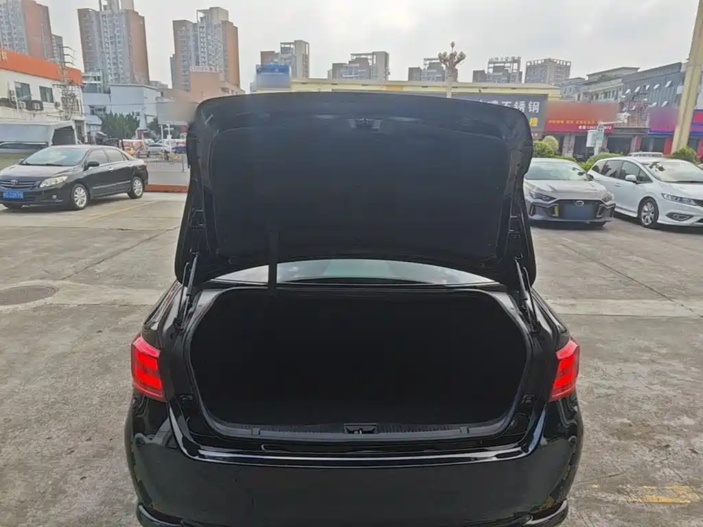 Toyota Crown — миниатюра 19