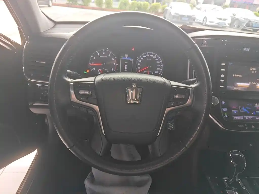 Toyota Crown — миниатюра 11